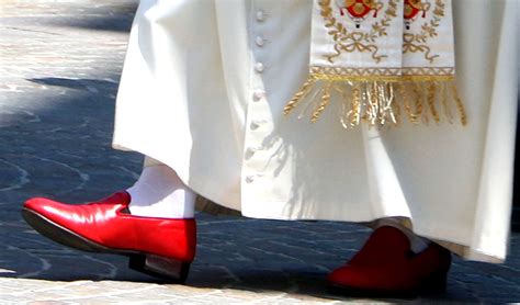 the pope's red shoes gucci|pope's shoes red.